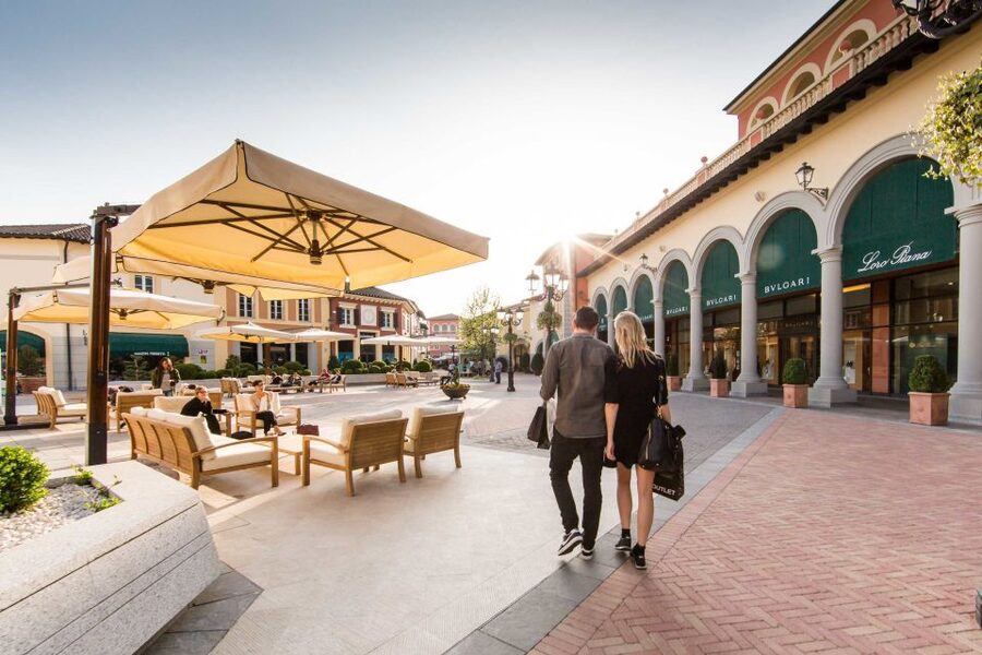 Milan: Serravalle Designer Outlet Roundtrip Bus Transfer - Starting in central Milan