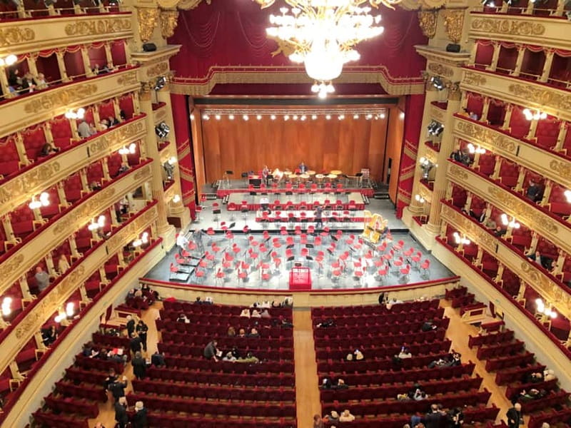 Milan: Skip-the-Line La Scala Museum Tour + Hop On Hop Off - How the guide shapes the one-hour visit