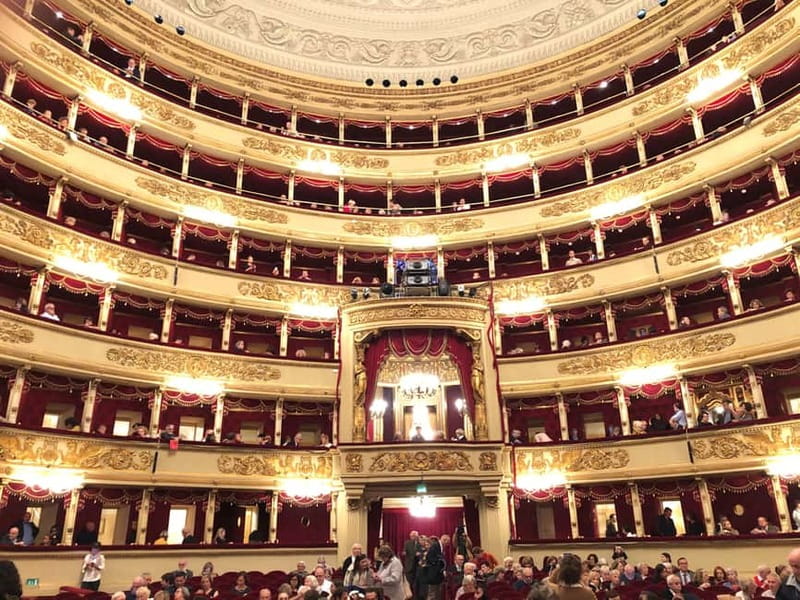 Milan: Skip-the-Line La Scala Museum Tour + Hop On Hop Off - Meeting your guide at the museum entrance
