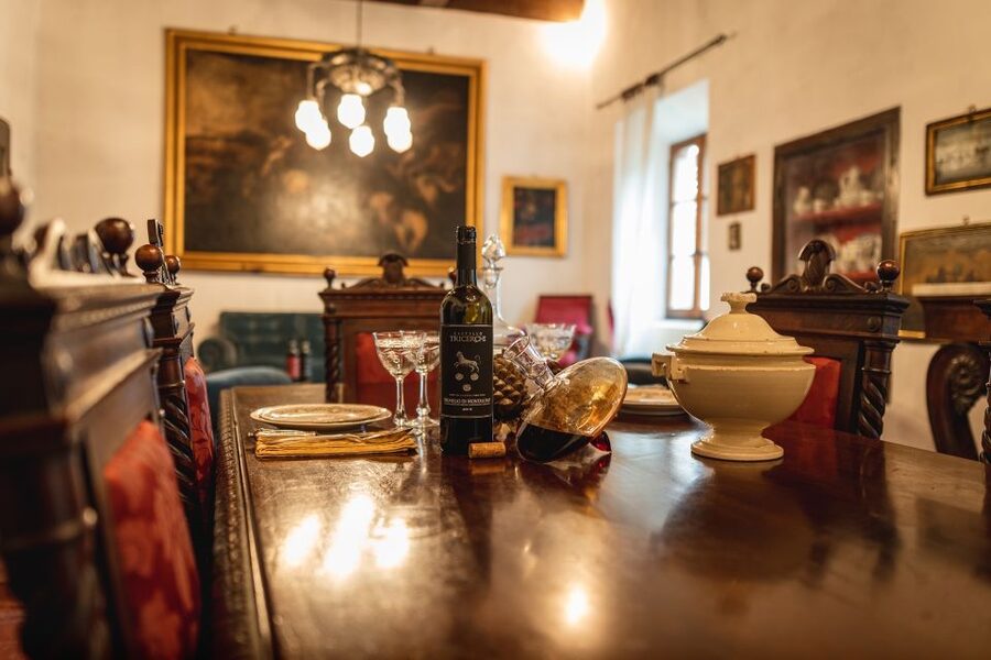 Montalcino: Brunello Wine Tasting & Lunch in a Tuscan Castle - A Castle Visit With Brunello on the Table