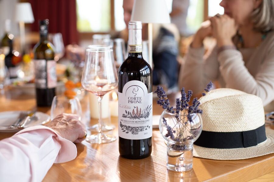 Montalcino: Guided Winery Tour and Wine Tasting - Six wines served in three flights