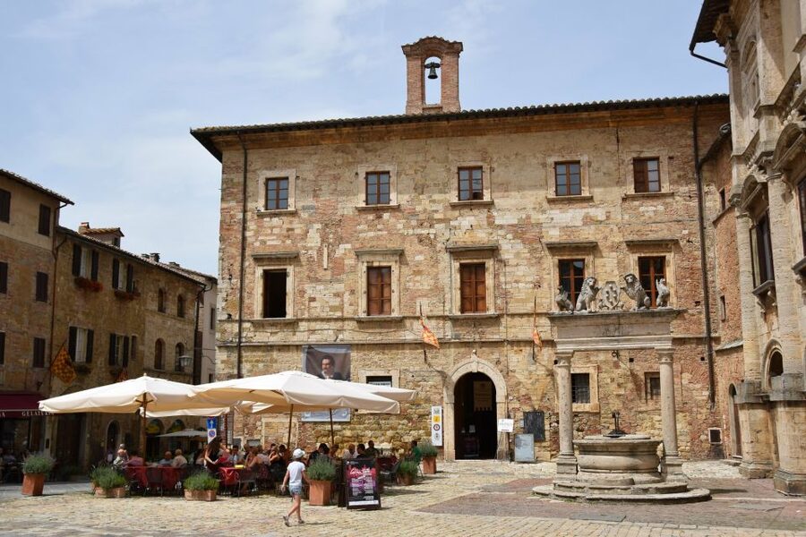 Montepulciano: Winery Tour and Tasting - Entering Talosa’s old underground cellar