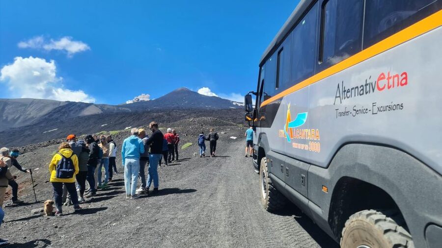 Mount Etna: Ascent to 2800m by 4x4 - Riding the 4x4 road toward Pizzi Deneri