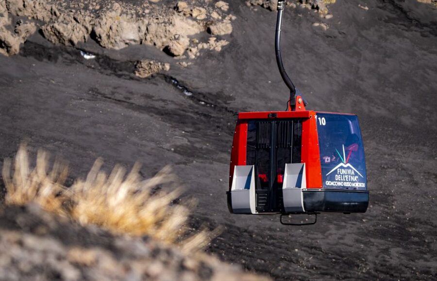 Mount Etna: Roundtrip Cable Car and 4x4 Bus Ticket - Why this Etna route works so well