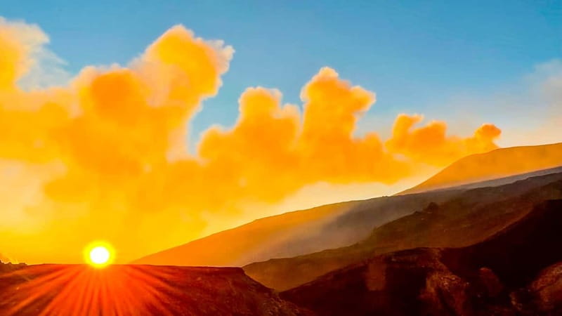 Mount Etna: Trek to 3000m with cable car and jeep - Cable Car Down and the Five-Hour Schedule