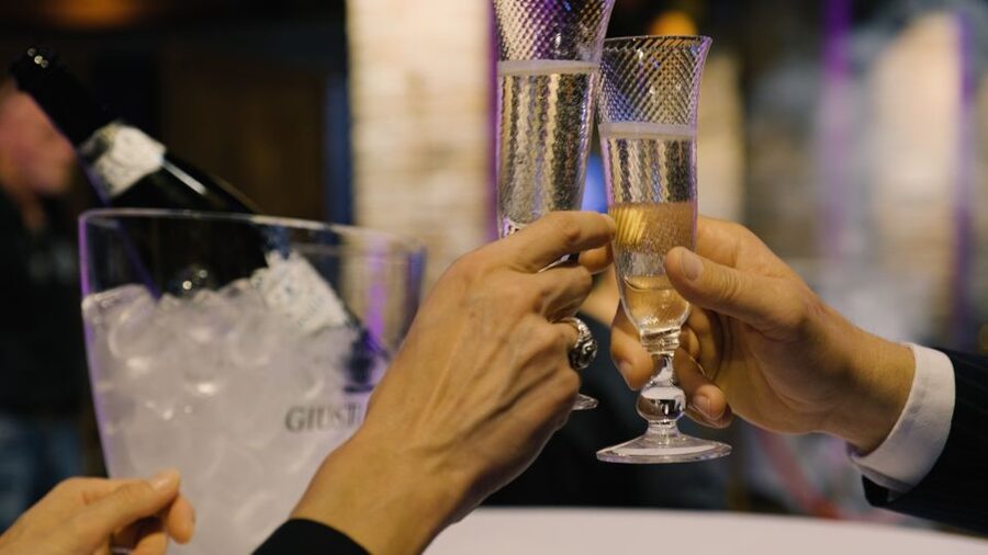 Murano: Glass Blowing Demonstration with Optional Drinks - Key points to know before you book