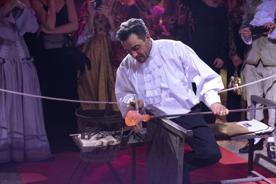 Murano: Glass Blowing Demonstration with Optional Drinks - A close look at the 25-minute demonstration