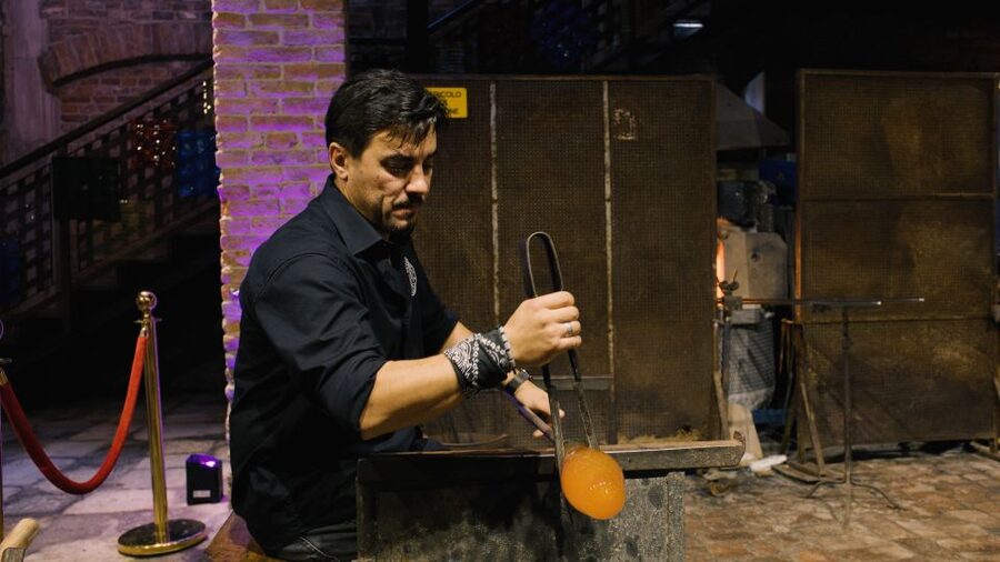 Murano: Glass Blowing Demonstration with Optional Drinks - Finding the meeting point and planning your time