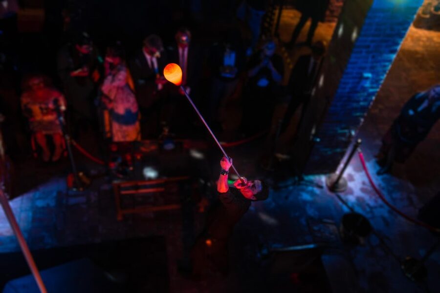 Murano: Glass Blowing Demonstration with Optional Drinks - Language support and the style of presentation