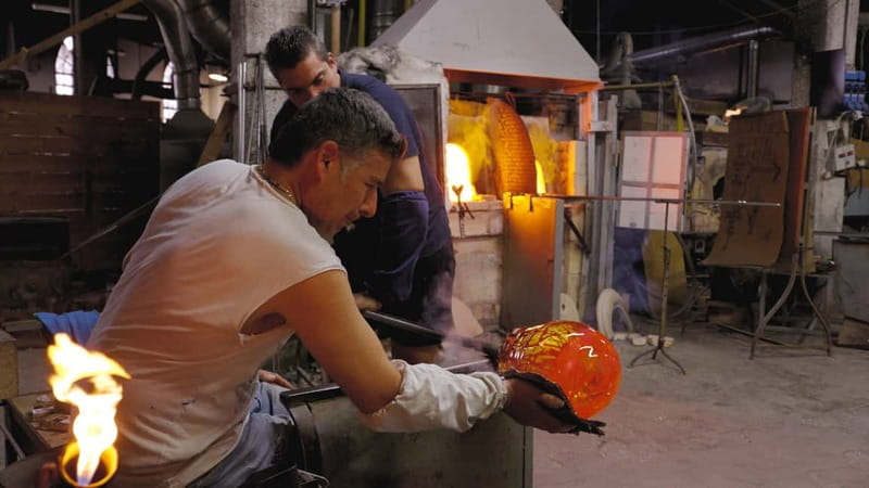 Murano: Glass Blowing Experience at Gino Mazzuccato Factory - The showroom and buying Murano glass