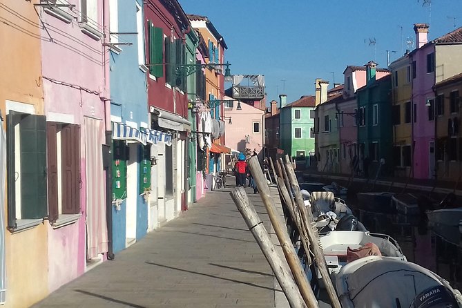 Murano Glass Experience With a Visit to a Burano Lace Island - Two islands, two very different Venetian traditions