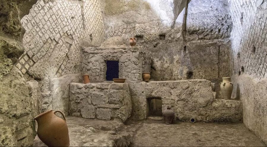 Naples: City Walking Tour w/ Underground Roman Ruins Ticket - Into the old quarters: San Gregorio Armeno and Spaccanapoli