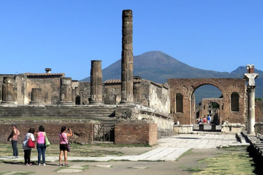 Naples: Day Trip to Pompeii and Capri - The cameo workshop stop