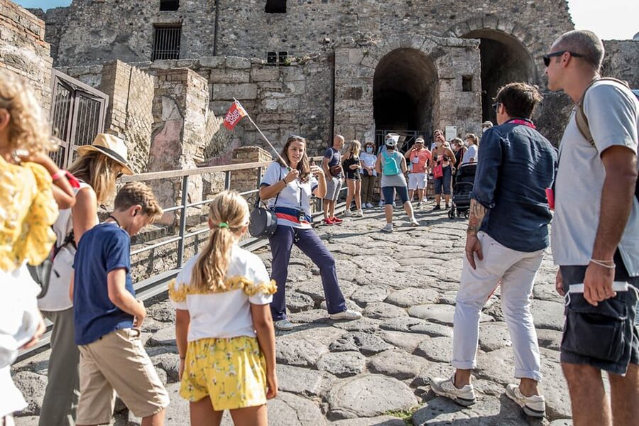 Naples or Sorrento: Full-Day Pompeii and Mount Vesuvius Tour - Lunch: useful, optional, and not part of the price