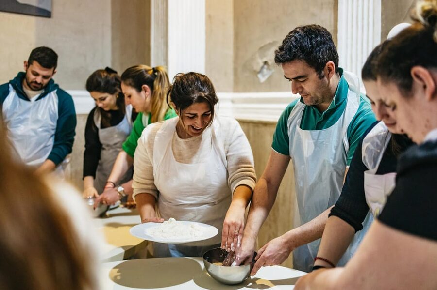 Naples: Pizza-Making Workshop with Drink and Appetizer - Finding Naplesbay Cooking Lab near Duomo Metro Station