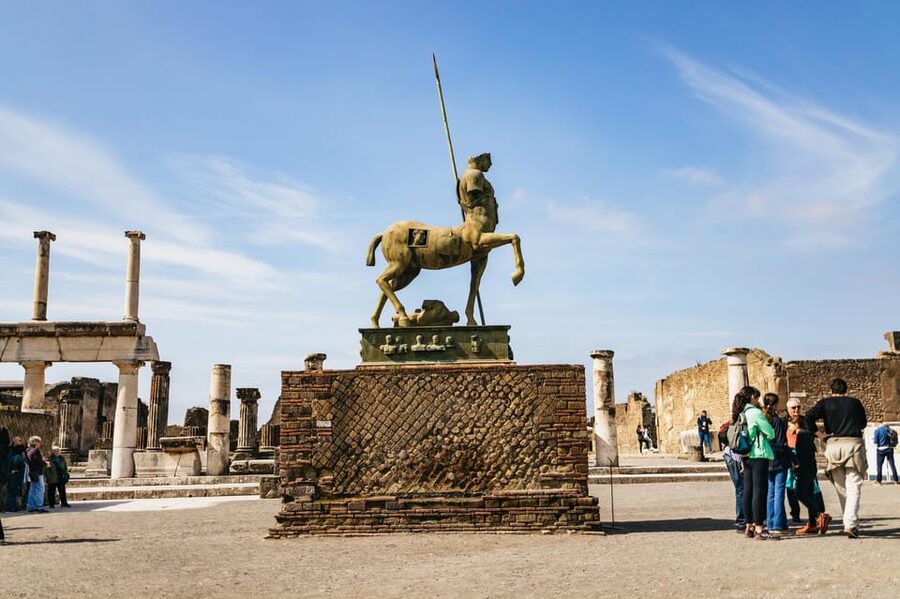 Naples: Pompeii and Mt. Vesuvius with Lunch and Wine Tasting - Transport that keeps a complicated day under control