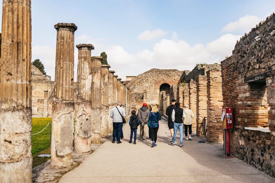 Naples: Pompeii and Mt. Vesuvius with Lunch and Wine Tasting - Final verdict: book it if you want a full Campania day