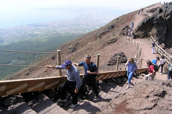 Naples: Pompeii & Mt Vesuvius All-Inclusive Small Group w/ Lunch - Guides, Buses, and the Meaning of Small Group