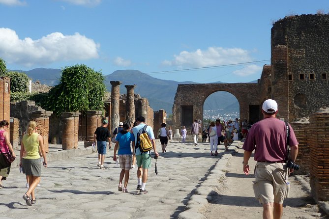 Naples: Pompeii & Mt Vesuvius All-Inclusive Small Group w/ Lunch - A Generous Lunch Break Near Pompeii