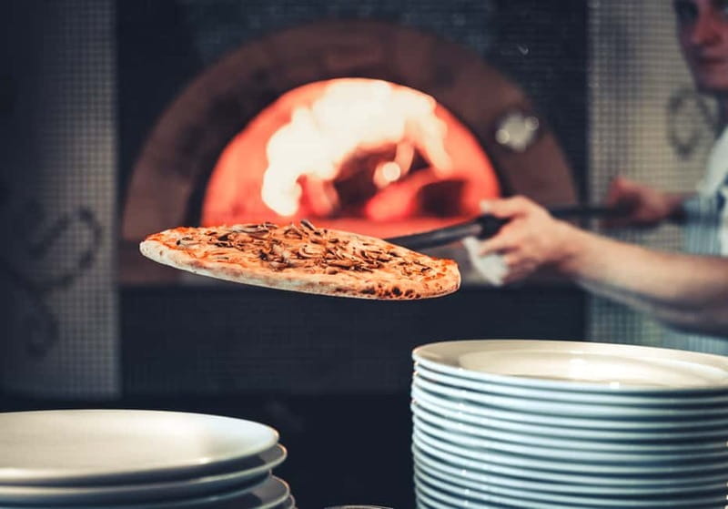 Naples: Premium Pizza-Making Class at a Pizzeria - What the two hours feel like