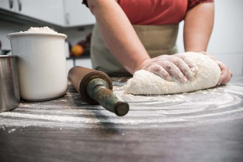 Naples: Premium Pizza-Making Class at a Pizzeria - Staglio and the art of forming panetti