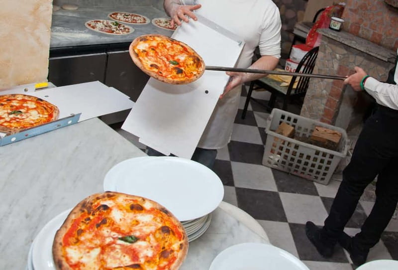 Naples: Premium Pizza-Making Class at a Pizzeria - Baking in the wood-fired oven