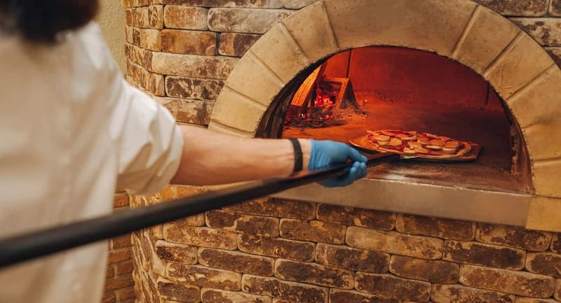 Naples: Premium Pizza-Making Class at a Pizzeria - Wine, beer, and limoncello at the table