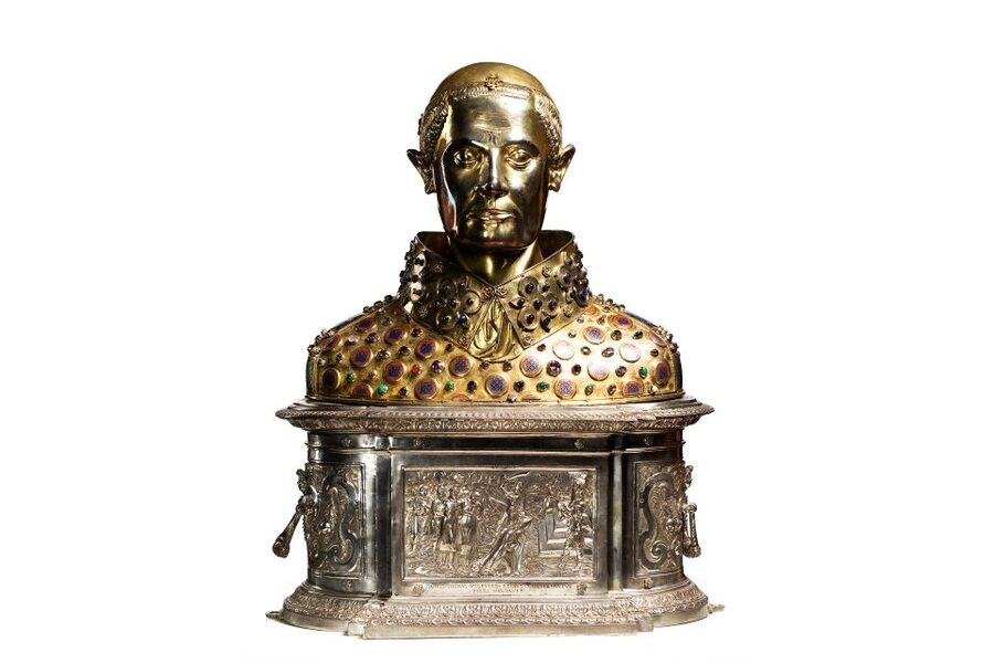 Naples: Royal Chapels & Treasure of St. Gennaro Ticket - Following the 700-year collection