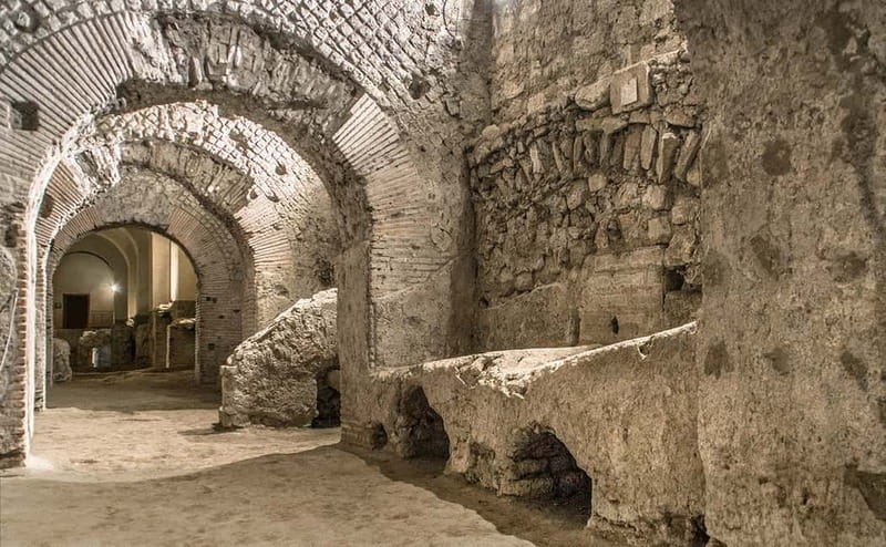 Naples: San Lorenzo Maggiore and Neapolis Sotterrata Ticket - The cloister and the medieval rooms above ground