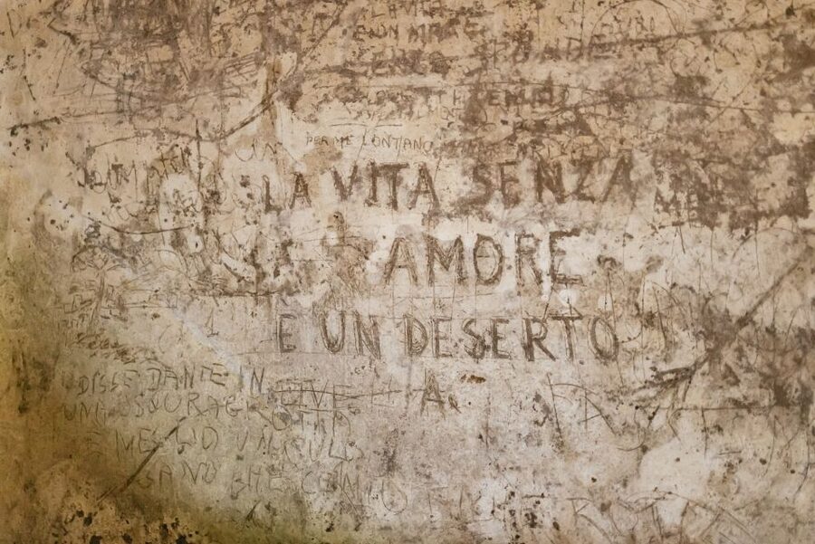Naples: Spanish Quarters Underground Guided Tour - The Neapolitan Aqueduct and old wall writing