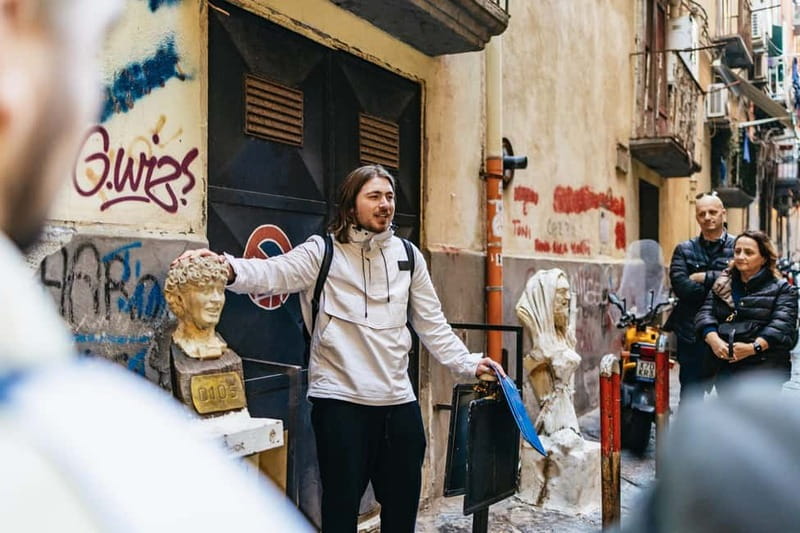 Naples: Street Art & History Tour in the Spanish Quarters - What the two-hour format gives you