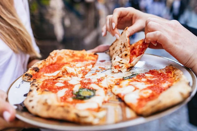Naples: Street Food Walking Tour with Local Guide - Pizza a portafoglio and pizza fritta