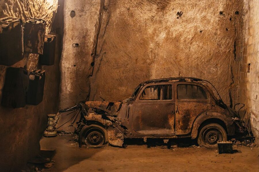 Naples: The Bourbon Tunnel Guided Tour with Entrance Ticket - A one-hour tour with strong guiding