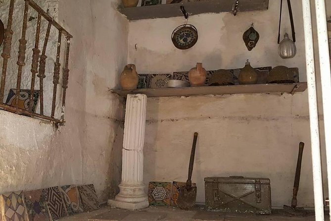 Naples Underground Spanish Quarters with Guide - Narrow tunnels and stairs: know your limits