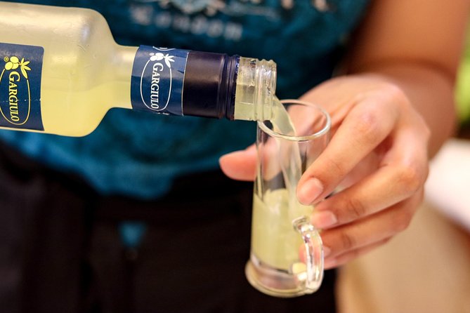 Olive oil tasting in Sorrento - Shopping for oil, honey, and gifts