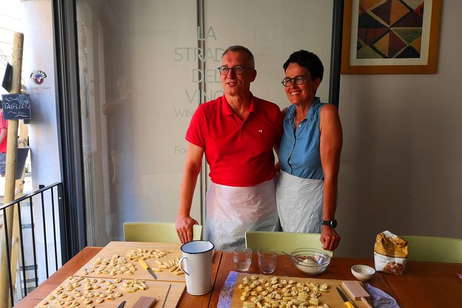 Orecchiette Cooking Class and Wine Pairing in Lecce - Wine tasting with Puglian food