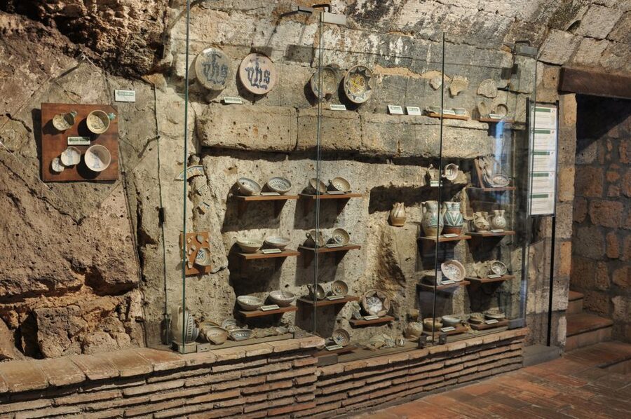 Orvieto: Pozzo della Cava Entry Ticket - Following the medieval basements below Urbs Vetus