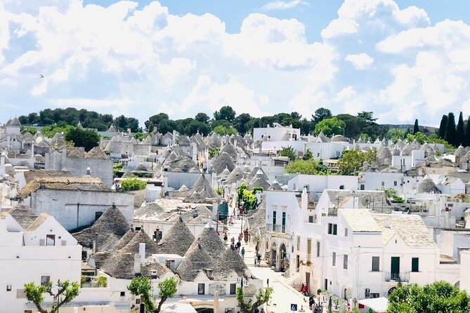 Ostuni, Alberobello and Polignano a Mare. Departing from Lecce - Locorotondo and the road through the Itria Valley