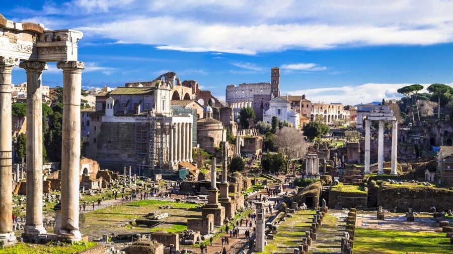 Palatine Hill and Roman Forum Tour with Fast-Track Entrance - Moving into the Roman Forum