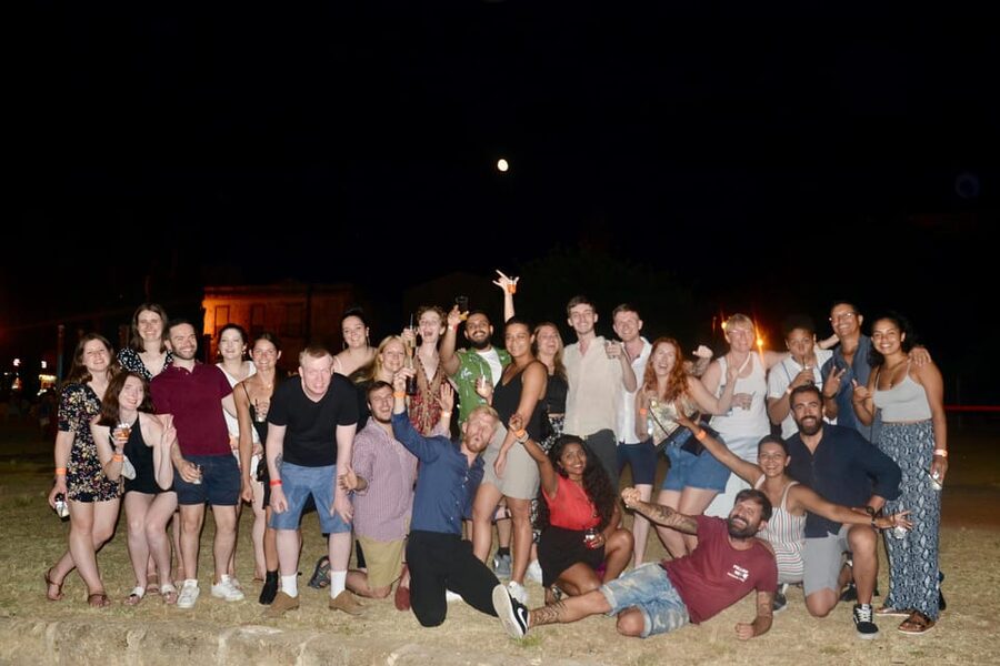 Palermo: Guided Bar Crawl with Shots and Discounts on Drinks - Starting at Finch Lounge at 21:30