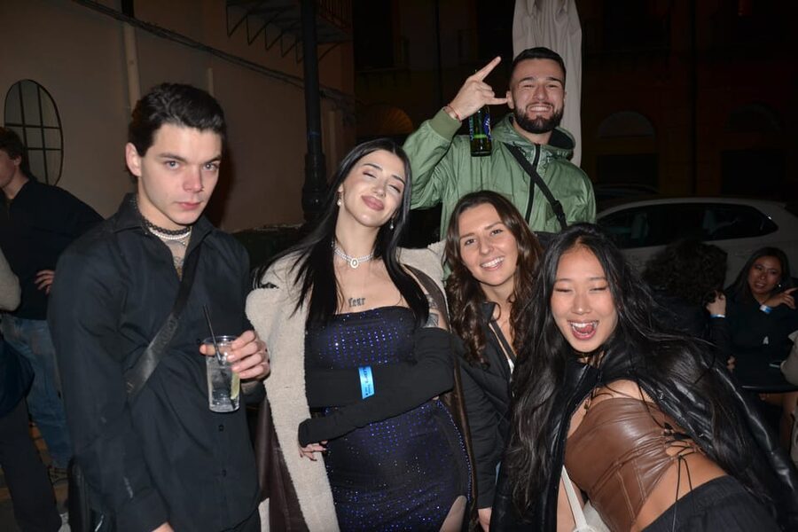 Palermo: Guided Bar Crawl with Shots and Discounts on Drinks - Who will enjoy this most