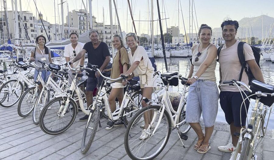Palermo: Guided Bike Tour with Street Food Tasting - The guide, headset, and group experience