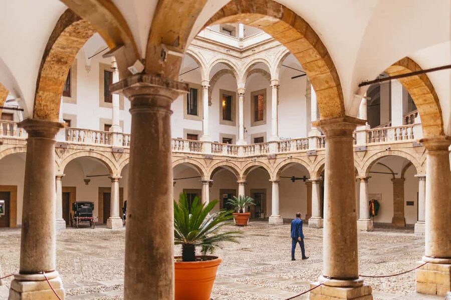 Palermo: Norman Palace and Palatine Chapel Tour with Tickets - A quiet pause in the palace gardens