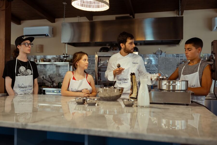 Palermo: Pizza and Gelato Cooking Class with Dinner and Wine - Why Palermo is the right place to learn pizza