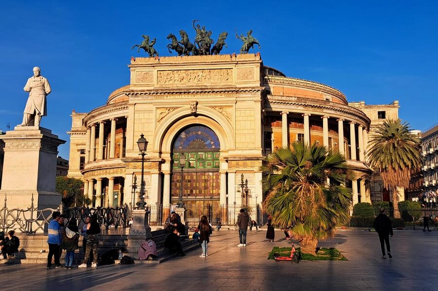 Palermo, tour tra monumenti unici e mercati colorati - Starting near Teatro Massimo and the Florio era