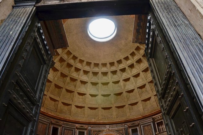 Pantheon Elite Guided Tour - Rome's Iconic Ancient Temple - The dome and oculus: the building’s unforgettable center