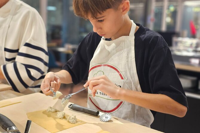 Pasta Fettuccine, Ravioli and Tiramisu MasterClass - Ravioli with butter and sage