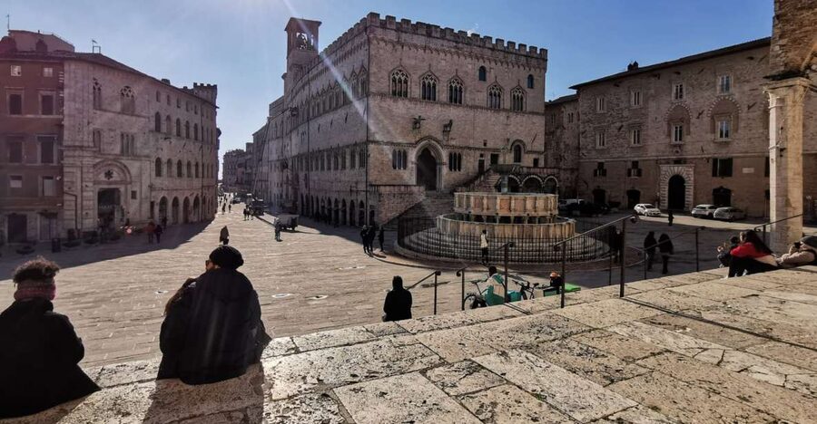 Perugia: Old Town Walking Tour, Piazza IV Novembre - Walking the Main Street With Local Stories