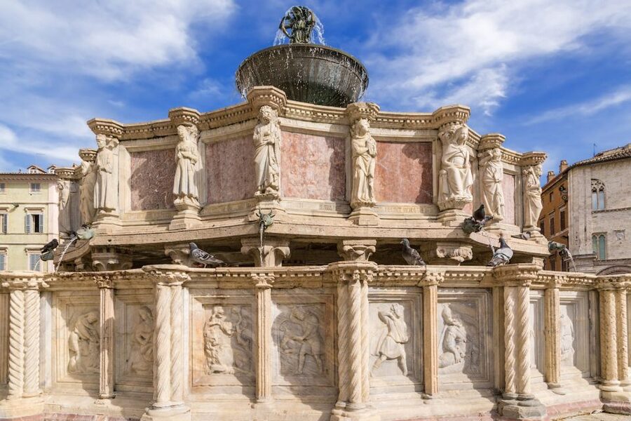 Perugia: Old Town Walking Tour, Piazza IV Novembre - Views Toward Mount Subasio and Assisi