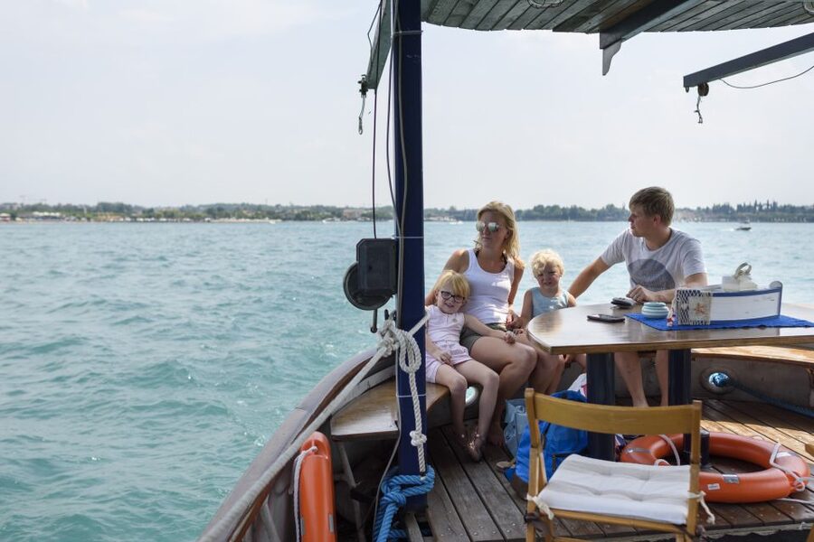 Peschiera: Half-Day Lake Garda Cruise with Lunch - Lunch on board, with honest expectations
